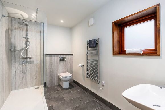 Golden Oak 4 Bed Pet - Glentress Forest, Peebles