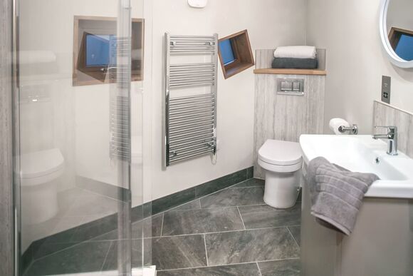 Golden Oak 5 Bed Treehouse Pet Free - Glentress Forest, Peebles