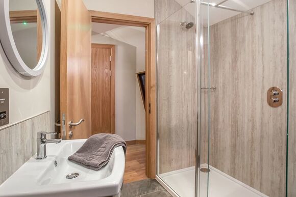 Golden Oak 5 Bed Treehouse Pet Free - Glentress Forest, Peebles