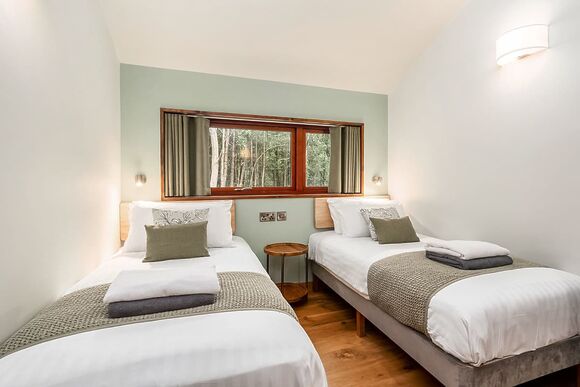 Golden Oak 3 Bed Pet (2 doubles and 1 twin) - Glentress Forest, Peebles