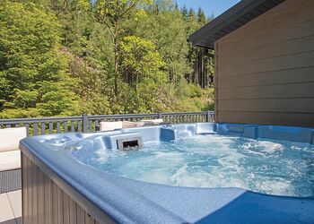 Platinum Albatross Spa Lodge