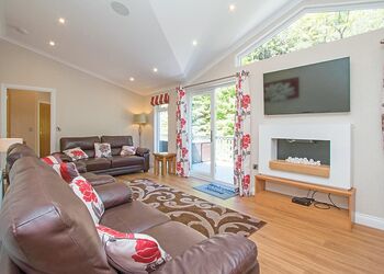 Platinum Albatross Spa Lodge