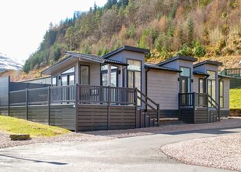 Luxury 1 bed Hot Tub Lodge (Pet) - Drimsynie Holiday Village, Lochgoilhead, on the Drimsynie Estate, Argyll