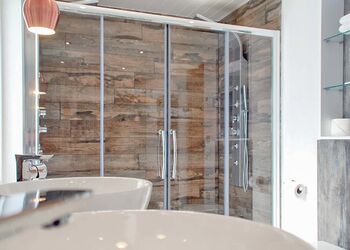 Luxury 1 bed Hot Tub Lodge (Pet) - Drimsynie Holiday Village, Lochgoilhead, on the Drimsynie Estate, Argyll