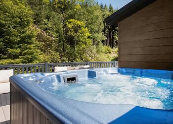  Luxury Lodge 5 Bed Hot Tub - Drimsynie Holiday Village, Lochgoilhead, on the Drimsynie Estate, Argyll