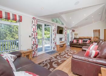  Luxury Lodge 5 Bed Hot Tub - Drimsynie Holiday Village, Lochgoilhead, on the Drimsynie Estate, Argyll