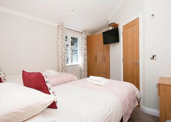  Luxury Lodge 5 Bed Hot Tub - Drimsynie Holiday Village, Lochgoilhead, on the Drimsynie Estate, Argyll