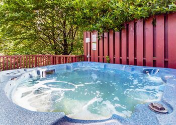 Luxury 4 bed Hot Tub Lodge (Pet) - Drimsynie Holiday Village, Lochgoilhead, on the Drimsynie Estate, Argyll