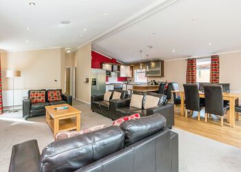 Luxury 4 bed Hot Tub Lodge (Pet) - Drimsynie Holiday Village, Lochgoilhead, on the Drimsynie Estate, Argyll