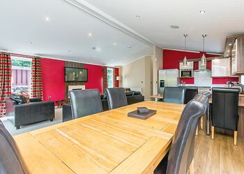 Luxury 4 bed Hot Tub Lodge (Pet) - Drimsynie Holiday Village, Lochgoilhead, on the Drimsynie Estate, Argyll