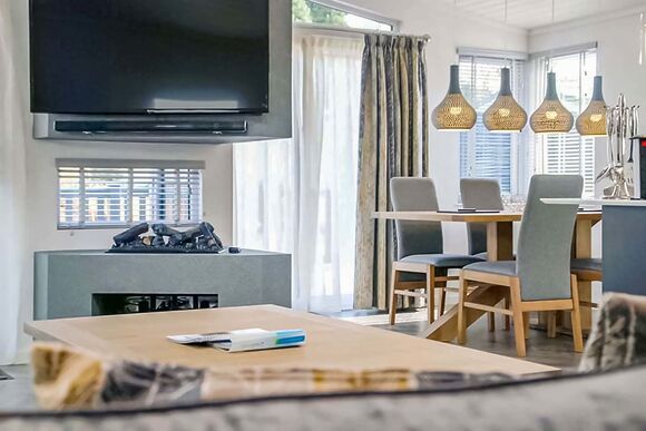 Luxury 1 bed Hot Tub Lodge (Pet) - Drimsynie Holiday Village, Lochgoilhead, on the Drimsynie Estate, Argyll