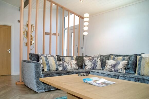 Luxury 1 bed Hot Tub Lodge (Pet) - Drimsynie Holiday Village, Lochgoilhead, on the Drimsynie Estate, Argyll