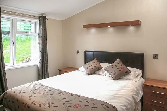 Luxury Lodge 3 Bed Hot Tub - Drimsynie Holiday Village, Lochgoilhead, on the Drimsynie Estate, Argyll