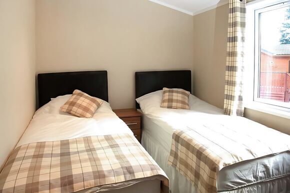 Luxury Lodge 3 Bed Hot Tub - Drimsynie Holiday Village, Lochgoilhead, on the Drimsynie Estate, Argyll