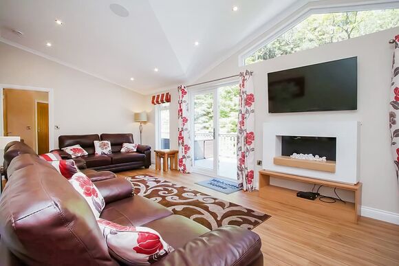  Luxury Lodge 5 Bed Hot Tub - Drimsynie Holiday Village, Lochgoilhead, on the Drimsynie Estate, Argyll