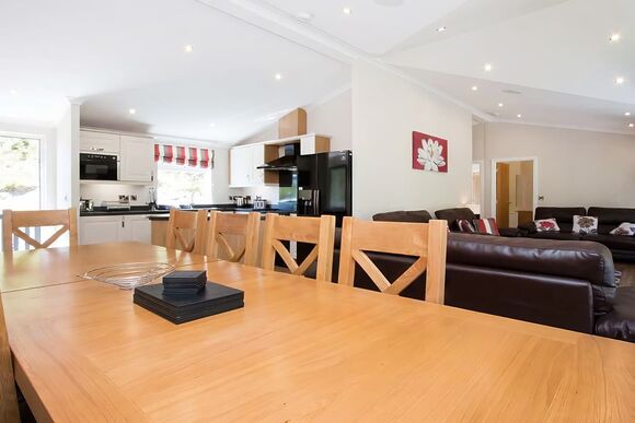  Luxury Lodge 5 Bed Hot Tub - Drimsynie Holiday Village, Lochgoilhead, on the Drimsynie Estate, Argyll