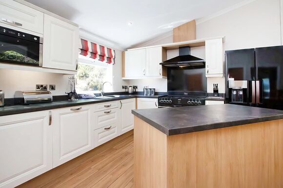  Luxury Lodge 5 Bed Hot Tub - Drimsynie Holiday Village, Lochgoilhead, on the Drimsynie Estate, Argyll