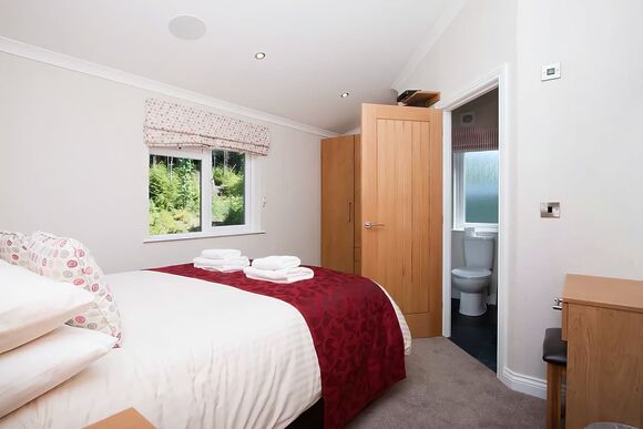  Luxury Lodge 5 Bed Hot Tub - Drimsynie Holiday Village, Lochgoilhead, on the Drimsynie Estate, Argyll