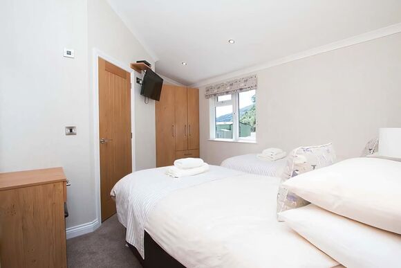 Luxury Lodge 5 Bed Hot Tub - Drimsynie Holiday Village, Lochgoilhead, on the Drimsynie Estate, Argyll