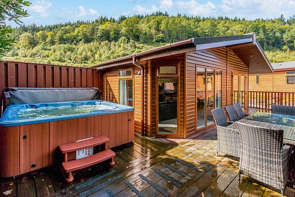 Luxury 4 bed Hot Tub Lodge (Pet) - Drimsynie Holiday Village, Lochgoilhead, on the Drimsynie Estate, Argyll