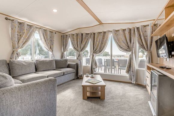 Gold Caravan with parking & decking, Gold Caravan with parking & decking P - Grannies Heilan Hame, Embo, Sutherland
