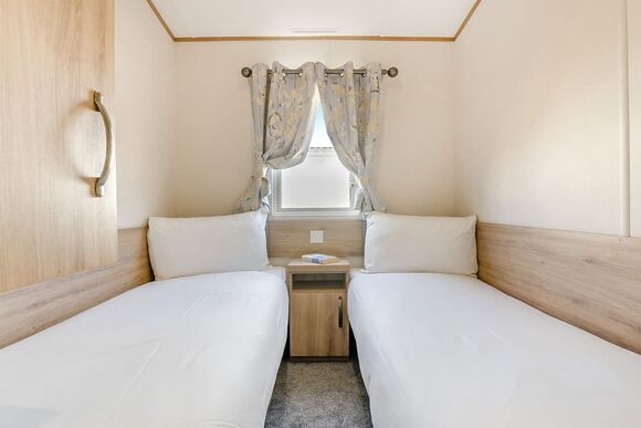 Gold Caravan with parking & decking, Gold Caravan with parking & decking P - Grannies Heilan Hame, Embo, Sutherland