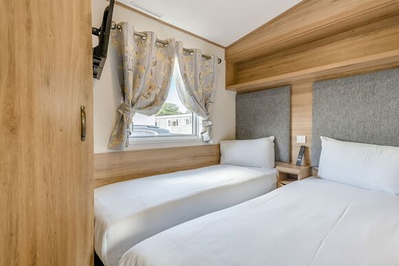 Gold Caravan with parking, decking & sea view - Grannies Heilan Hame, Embo, Sutherland