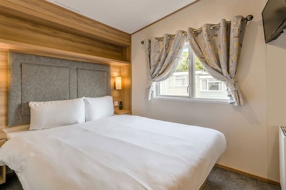 Gold Caravan with parking, ensuite & decking - Grannies Heilan Hame, Embo, Sutherland