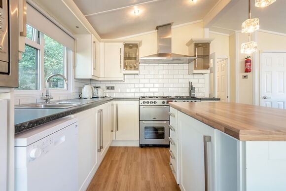 Superior Lodge with parking, ensuite & decking - Grannies Heilan Hame, Embo, Sutherland