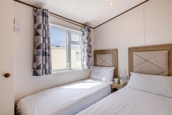 Gold Caravan with parking, ensuite & decking, Gold Caravan with parking, ensuite & decking P, Gold Caravan with parking, ensuite & decking - Grannies Heilan Hame, Embo, Sutherland