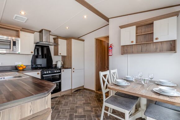 Gold Caravan with parking & decking, Gold Caravan with parking & decking P, Gold 2 Caravan slps 6 Accessible, parking, decking - Grannies Heilan Hame, Embo, Sutherland