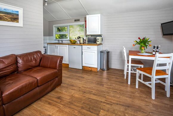 Clovelly Lodge - Grattons Cedar Lodges, Berrynarbor, Ilfracombe