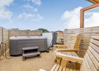 Starlight Wren - Green Meadows Park, Fitling, Nr Hornsea