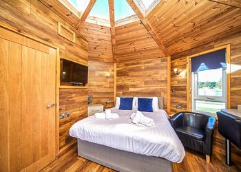 Starlight Wren (Pet) - Green Meadows Park, Fitling, Nr Hornsea