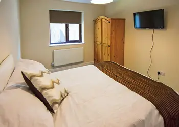 Typical Oak Lodge