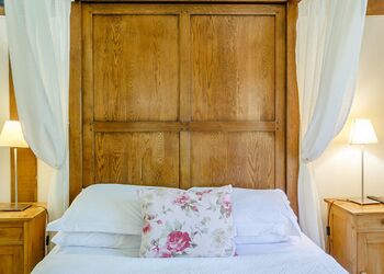 Gardeners Lodge (Pet Friendly) - Griffon Forest, Flaxton, York