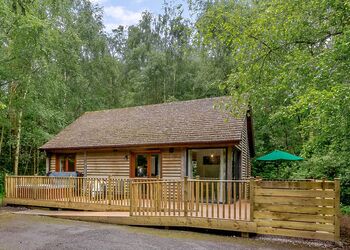 Hunters Lodge - Griffon Forest, Flaxton, York