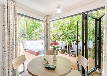 Hunters Lodge (No Pets) 