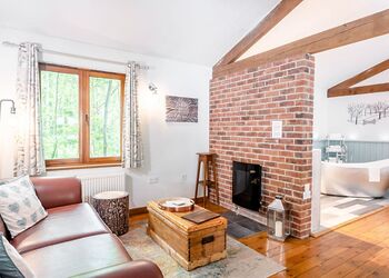 Hunters Lodge - Griffon Forest, Flaxton, York