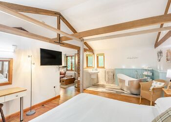 Hunters Lodge - Griffon Forest, Flaxton, York