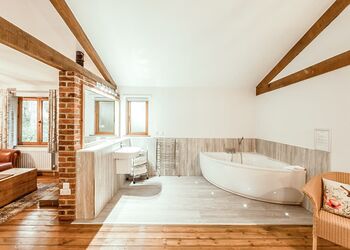 Poachers Lodge - Griffon Forest, Flaxton, York