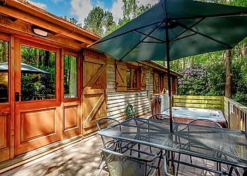 Woodmans Lodge (No Pets) 