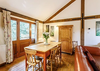 Woodmans Lodge (No Pets) 