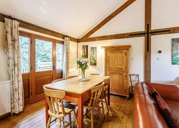 Woodmans Lodge (Pet Friendly) - Griffon Forest, Flaxton, York