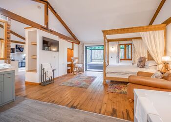 Poachers Premier - Griffon Forest, Flaxton, York