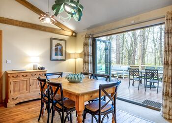 The Foragers Lodge (Pet Friendly) - Griffon Forest, Flaxton, York