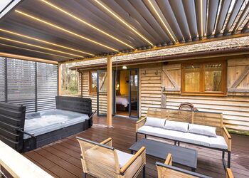 The Foragers Lodge (Pet Friendly) - Griffon Forest, Flaxton, York