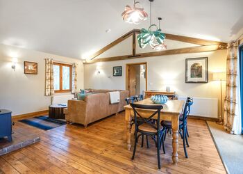 The Foragers Lodge - Griffon Forest, Flaxton, York