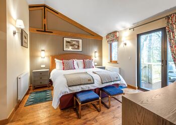 The Foragers Lodge - Griffon Forest, Flaxton, York