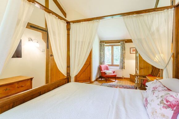 Gardeners Lodge (Pet Friendly) - Griffon Forest, Flaxton, York